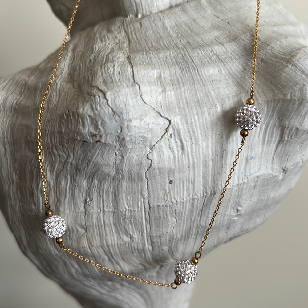 Pretty Gold Tone Necklace With Rhinestone Orbs.